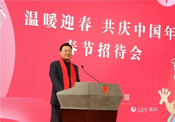 中國(guó)駐美國(guó)大使謝鋒發(fā)表致辭，向全體在美同胞致以親切問(wèn)候。人民網(wǎng)記者 李志偉攝