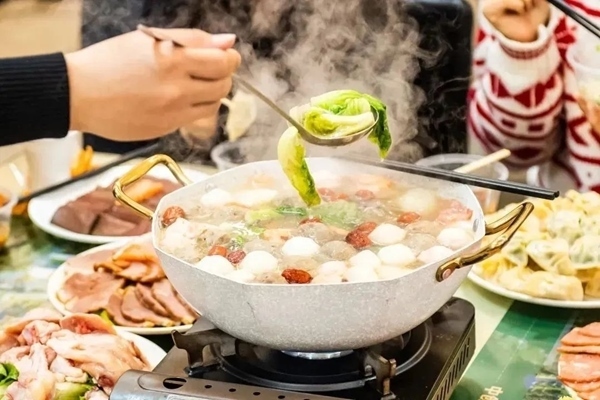 華南理工大學推出火鍋年夜飯。校方供圖