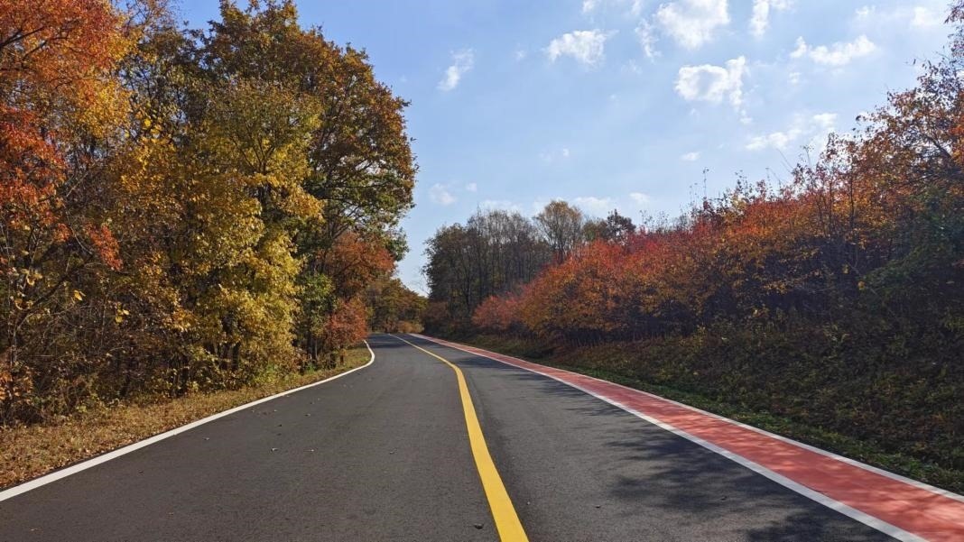 九臺區(qū)圍繞紅色文化、冰雪資源、特色民宿，進一步完善道路功能。九臺區(qū)委宣傳部供圖