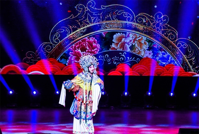 京劇梅派傳人胡文閣帶來(lái)《貴妃醉酒》。趙 靖攝