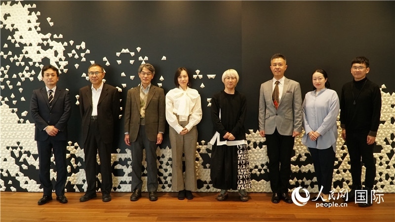 主辦方與嘉賓合影。人民網(wǎng) 蔣曉辰攝