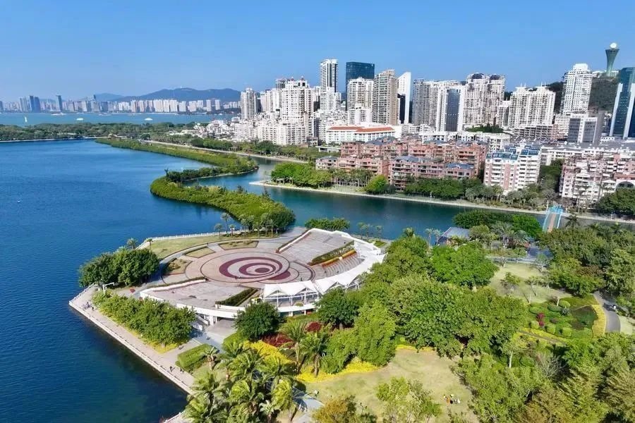 △1月24日，廈門筼筜湖白鷺洲公園及周邊城市景觀。