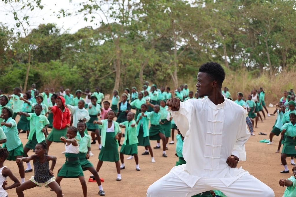 2月20日，在塞拉利昂首都弗里敦，當?shù)貙W生在上武術(shù)課。