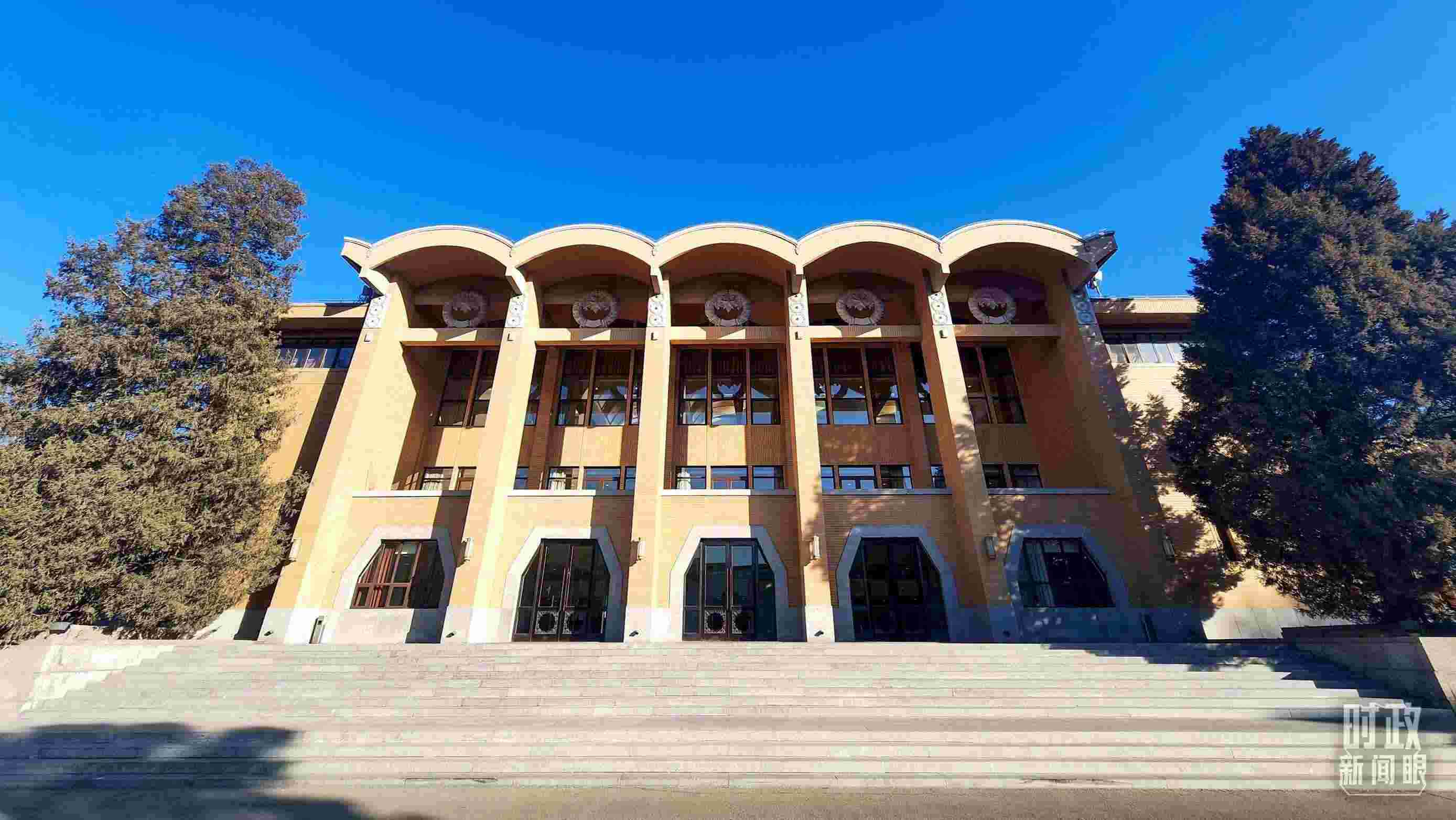 △2024年春季學(xué)期中央黨校（國(guó)家行政學(xué)院）中青年干部培訓(xùn)班3月1日上午在中央黨校開班。（總臺(tái)央視記者劉琦拍攝）