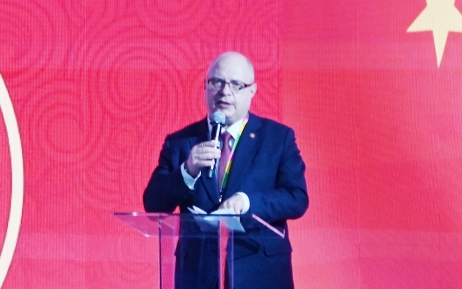 俄羅斯國(guó)家杜馬資產(chǎn)、土地和財(cái)產(chǎn)關(guān)系委員會(huì)主席兼俄中議員友好小組主席加夫里洛夫致辭。主辦方供圖 