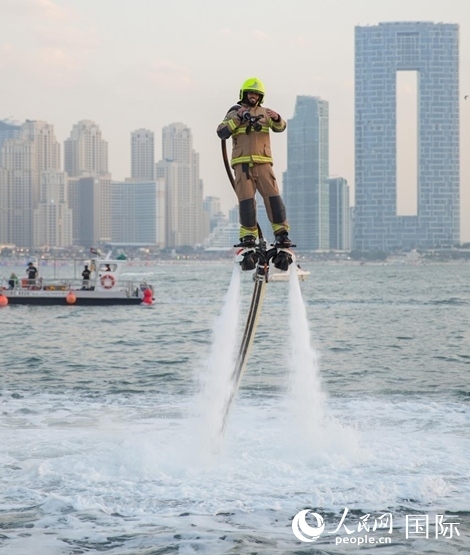 水上消防員。人民網(wǎng) 塔里克·易卜拉欣攝