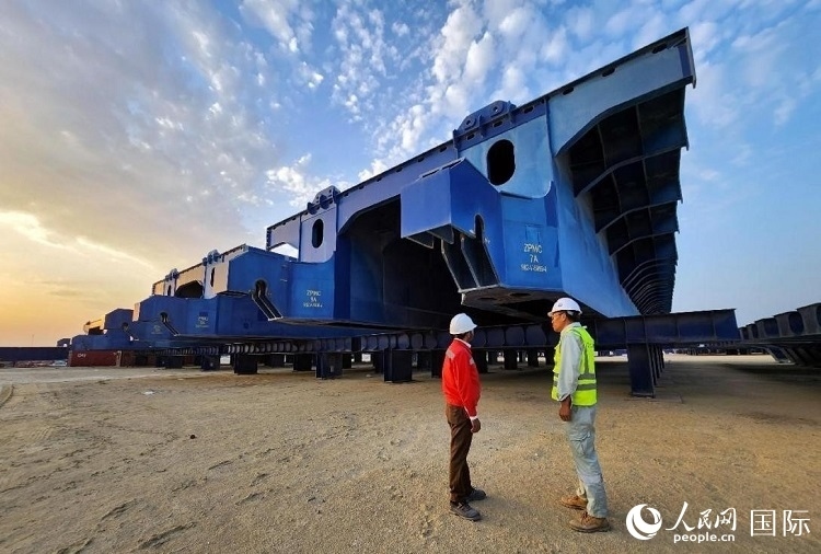 全球最大升船機平臺。人民網(wǎng)記者管克江攝