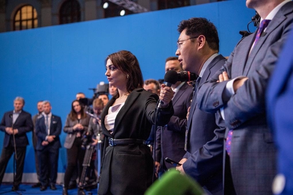 3月18日，在俄羅斯首都莫斯科，新華社記者向俄總統(tǒng)普京提問(wèn)。新華社記者曹陽(yáng)攝