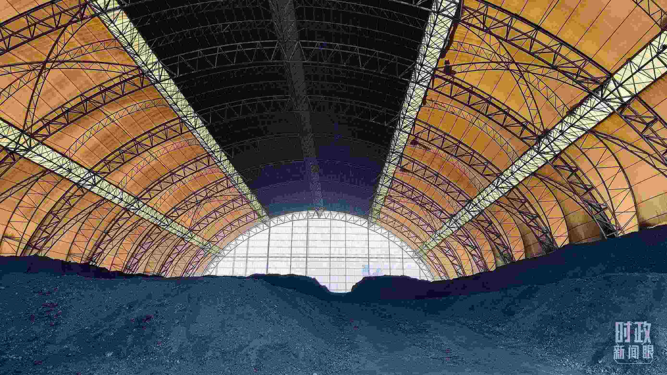 山西瑞光熱電有限責任公司儲煤場。2022年1月，習近平來到這里察看煤場儲煤情況。（總臺央視記者楊立峰拍攝）