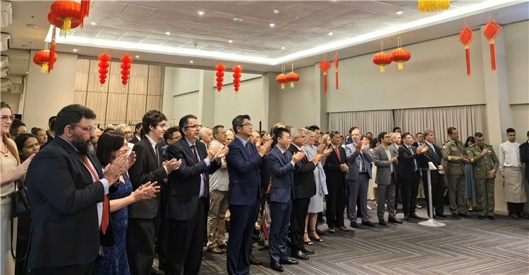 當(dāng)?shù)貢r間3月27日，中國駐累西腓新任總領(lǐng)事蘭和平舉行到任招待會。圖為招待會現(xiàn)場。中國駐累西腓總領(lǐng)事館供圖