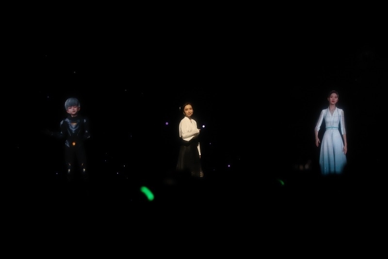 開場節(jié)目表演《彩云之南》。圖片來源：人民視頻