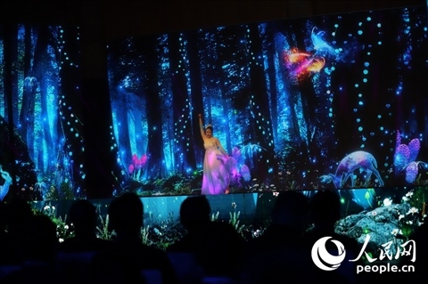 原創(chuàng)舞蹈《萬物有靈》。人民網(wǎng)記者 李發(fā)興攝