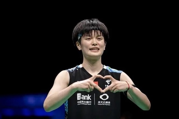 4月14日，王祉怡在奪冠后慶祝。新華社記者 江漢攝