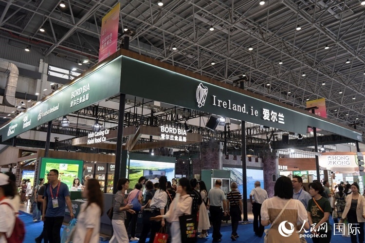 第四屆中國國際消費品博覽會愛爾蘭國家館。人民網(wǎng) 常沙攝