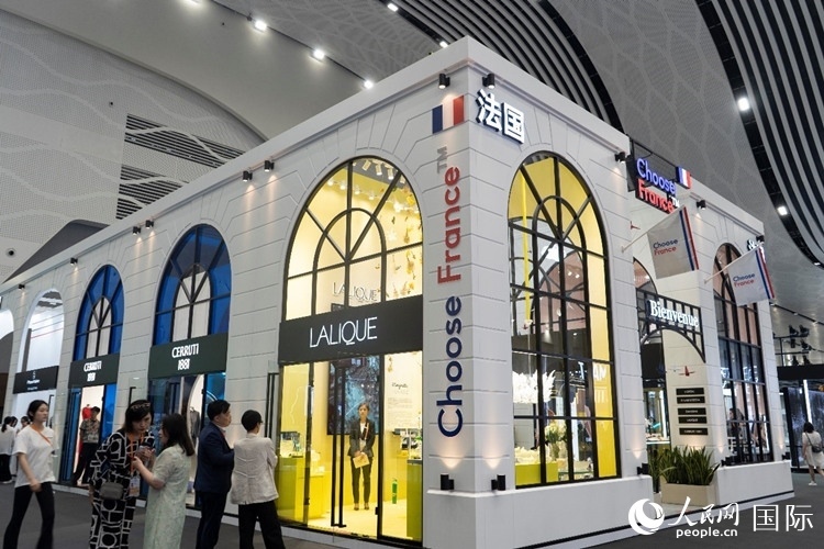 第四屆中國國際消費品博覽會法國國家館。人民網(wǎng) 常沙攝