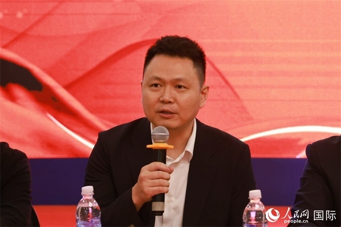 中國駐里約熱內(nèi)盧總領館副總領事王尉育在座談會上致辭。人民網(wǎng)記者 陳海琪攝