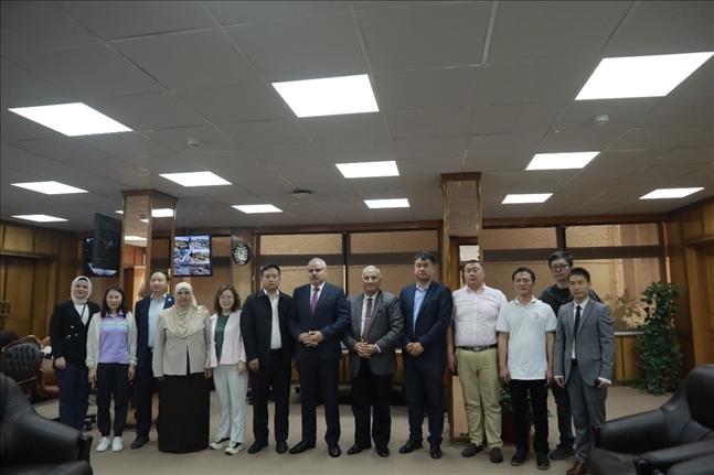 活動現(xiàn)場合影。蘇伊士運(yùn)河大學(xué)孔子學(xué)院供圖