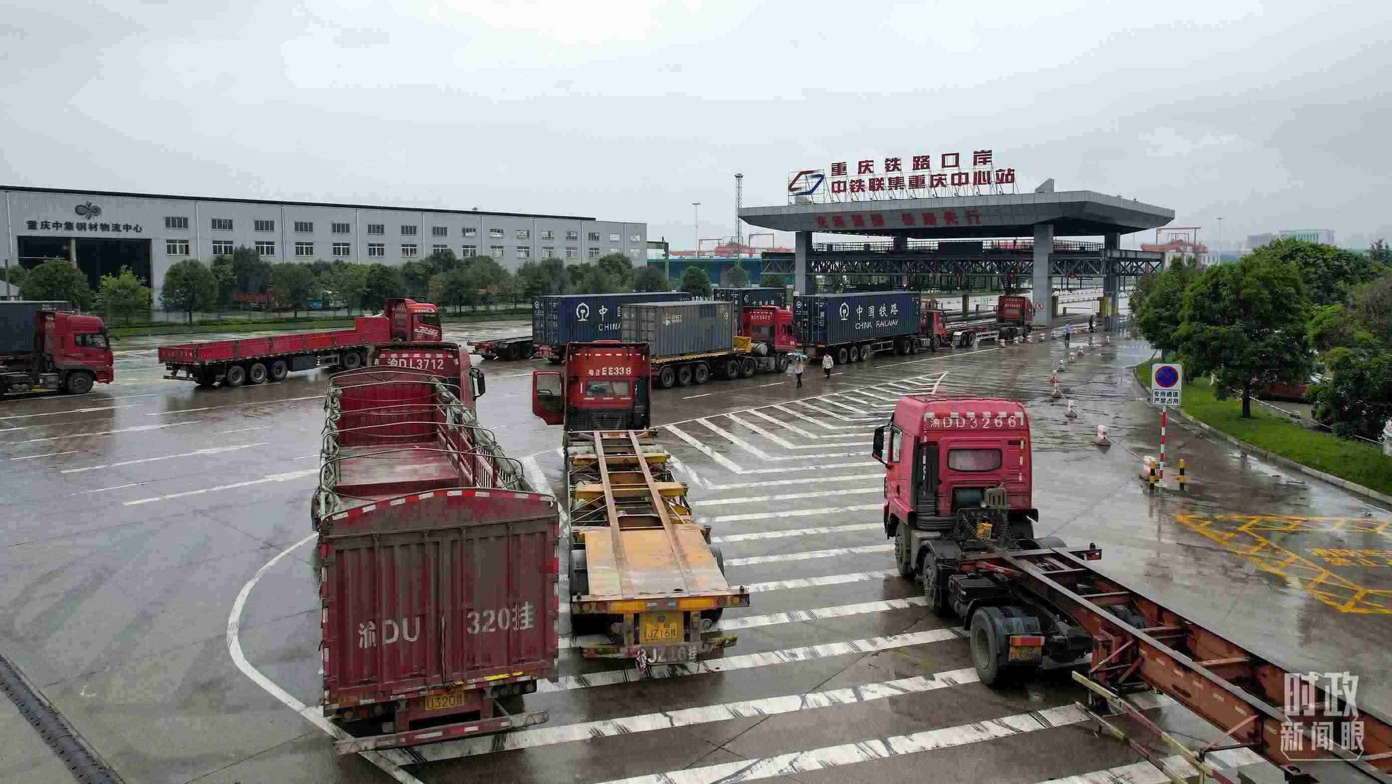 △重慶鐵路口岸中鐵聯(lián)集重慶中心站。（總臺(tái)記者于濱拍攝）