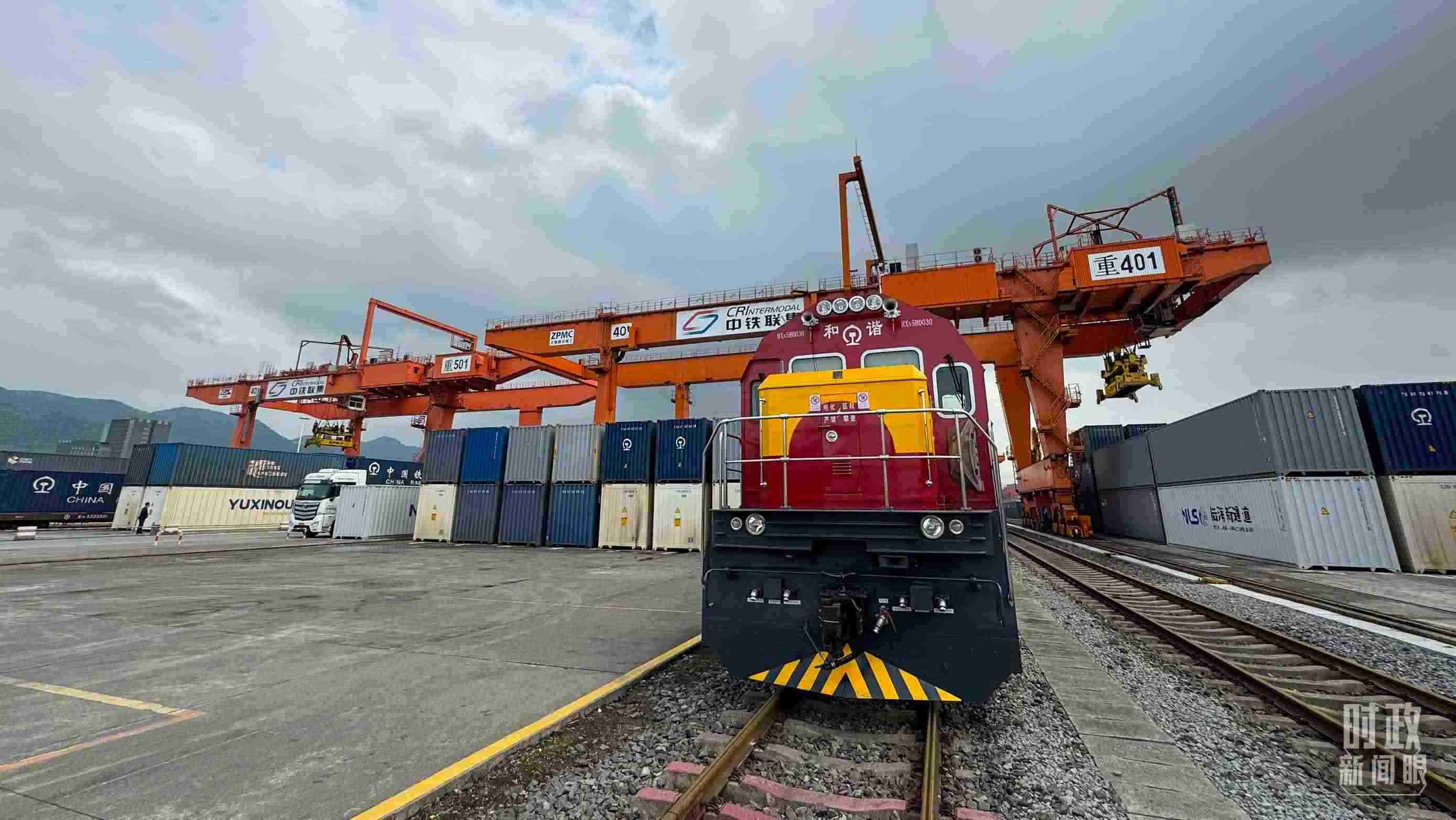 △重慶國際物流樞紐園區(qū)。（總臺(tái)央視記者許永松拍攝）