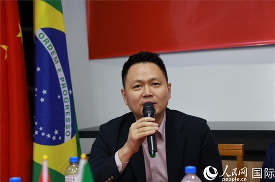 中國駐里約熱內(nèi)盧總領館副總領事王尉育在座談會上致辭。人民網(wǎng)記者 陳海琪攝