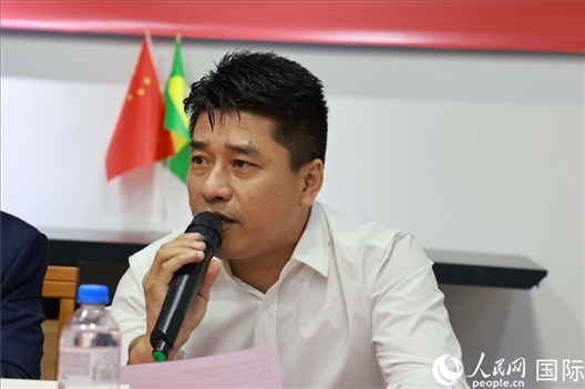 巴西中國浙江商會會長鄭俠茂在座談會上致辭。人民網(wǎng)記者 陳海琪攝