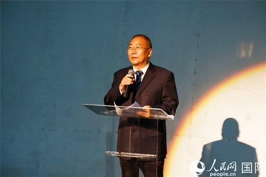 四川省文化和旅游廳副廳長(zhǎng)王成平在活動(dòng)現(xiàn)場(chǎng)進(jìn)行旅游推介。人民網(wǎng)記者 陳海琪攝