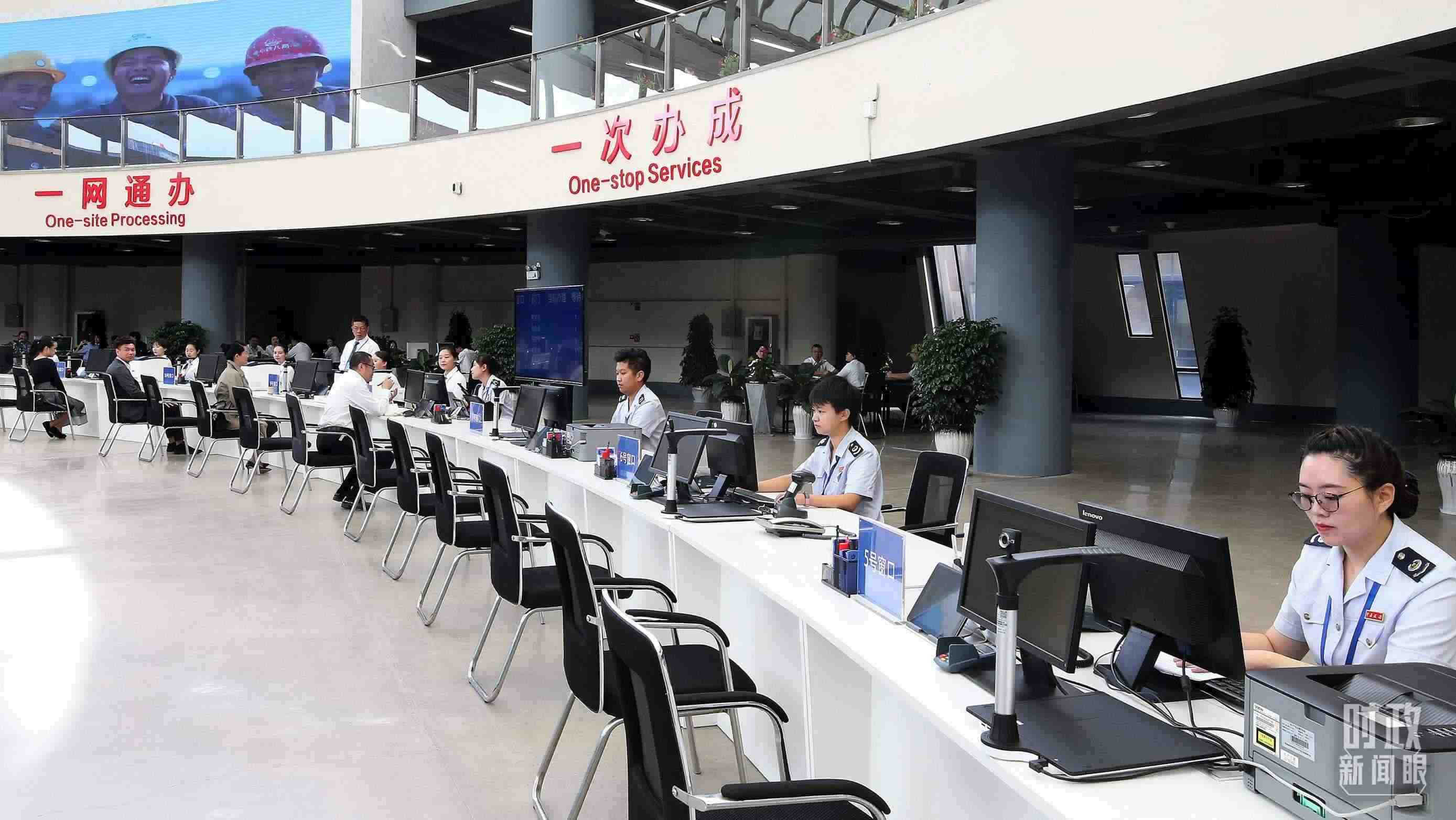 △中國（云南）自由貿(mào)易試驗區(qū)昆明片區(qū)綜合服務(wù)中心。（圖/視覺中國）