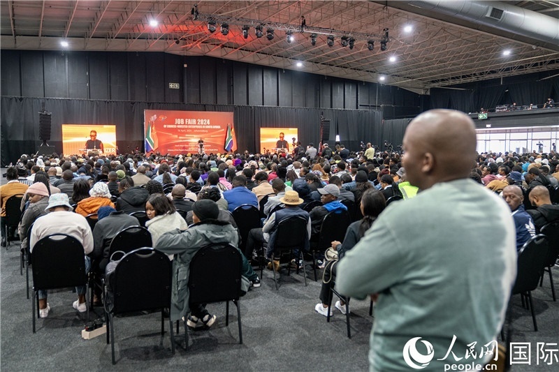 2024年中資企業(yè)招聘大會(huì)現(xiàn)場(chǎng)。 人民網(wǎng) 希拉茲攝