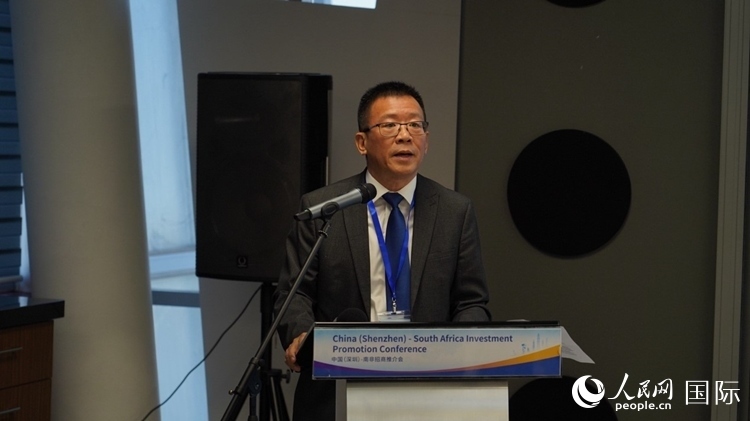 南非中國經(jīng)貿(mào)協(xié)會會長、中國銀行約翰內(nèi)斯堡分行行長張朝陽致辭。人民網(wǎng) 劉暢攝