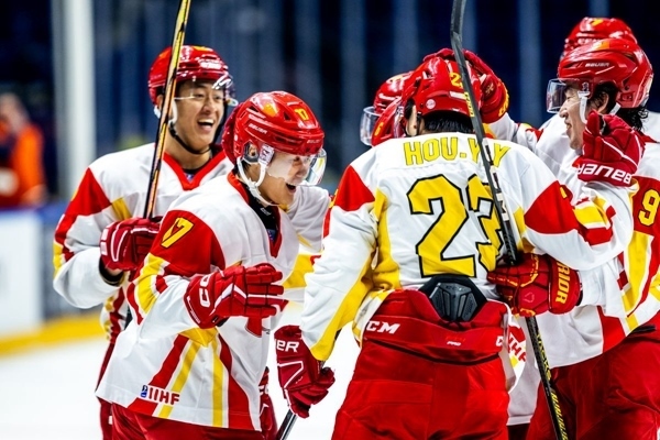 中國隊球員慶祝進(jìn)球。圖片來源：國際冰聯(lián)