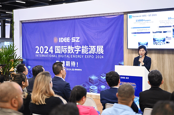 當(dāng)?shù)貢r間4月26日，深圳市發(fā)展和改革委員會主任郭子平在巴西圣保羅國際工程機械及礦山機械展上，對將于今年下半年在深圳市舉辦的2024國際數(shù)字能源展進行了專題推介。 2024國際數(shù)字能源展組委會供圖