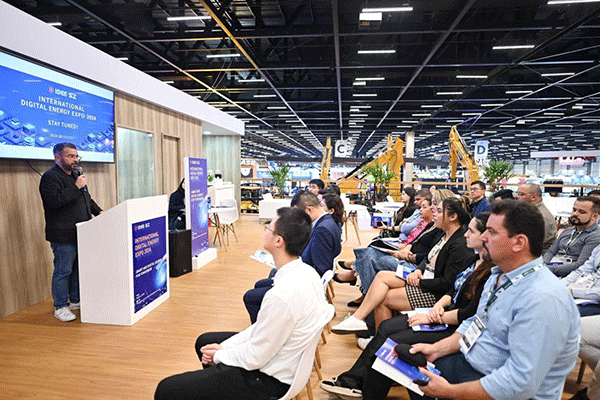 當(dāng)?shù)貢r間4月26日，深圳市發(fā)展和改革委員會在巴西圣保羅國際工程機械及礦山機械展上舉行專題推介會，介紹將于今年下半年在深圳市舉辦的2024國際數(shù)字能源展。 2024國際數(shù)字能源展組委會供圖