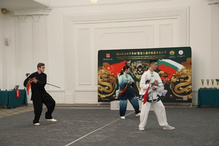 武術(shù)愛(ài)好者現(xiàn)場(chǎng)表演。索非亞中國(guó)文化中心供圖