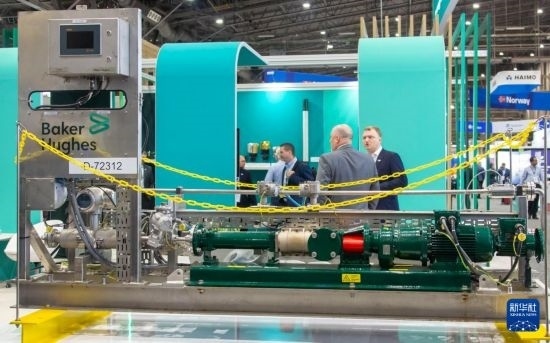 這是5月6日在美國(guó)休斯敦國(guó)際海洋油氣技術(shù)大會(huì)及設(shè)備展上拍攝的展示的裝備。新華社發(fā)（勞承躍攝）