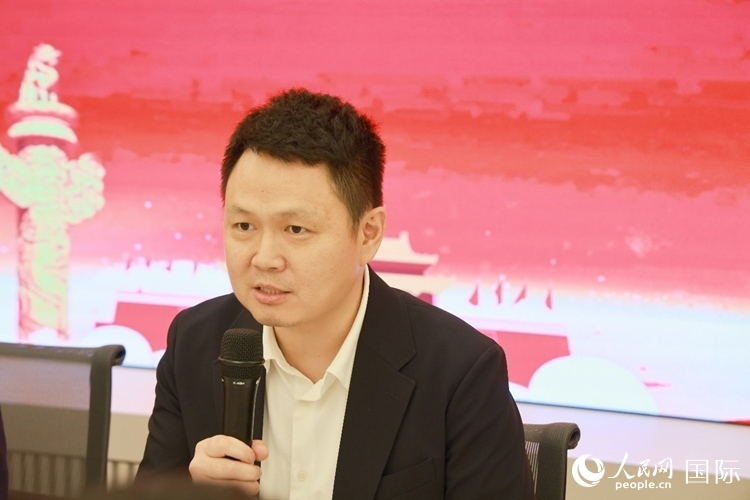 中國駐里約熱內(nèi)盧總領(lǐng)館副總領(lǐng)事王尉育在座談會上致辭。人民網(wǎng)記者 陳海琪攝