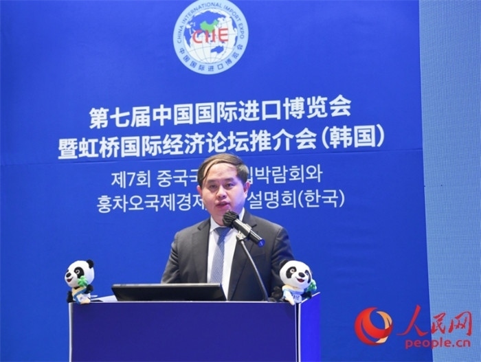 中國(guó)銀行首爾分行副行長(zhǎng)褚?guī)h發(fā)言。人民網(wǎng) 程安康攝