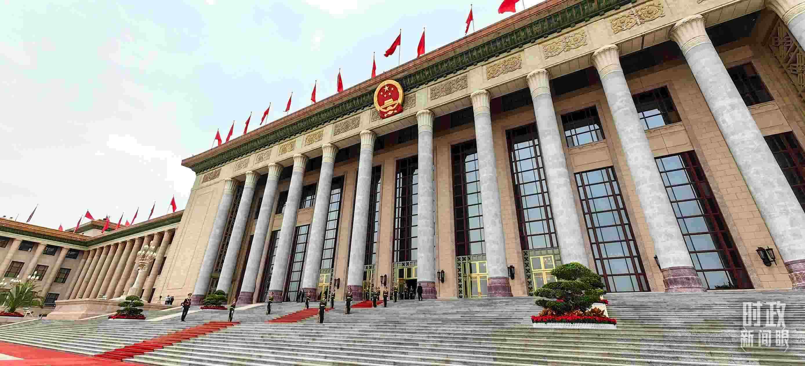 △人民大會堂東門外廣場。（總臺央視記者段德文拍攝）