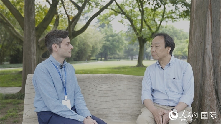 三星堆博物館館長雷雨接受人民網(wǎng)采訪。人民網(wǎng)記者 張榮攝