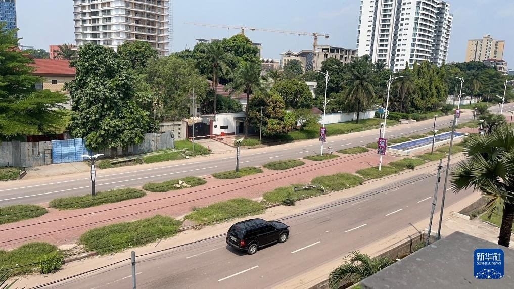 這是5月19日在剛果（金）首都金沙薩拍攝的街景（手機(jī)照片）。新華社發(fā)