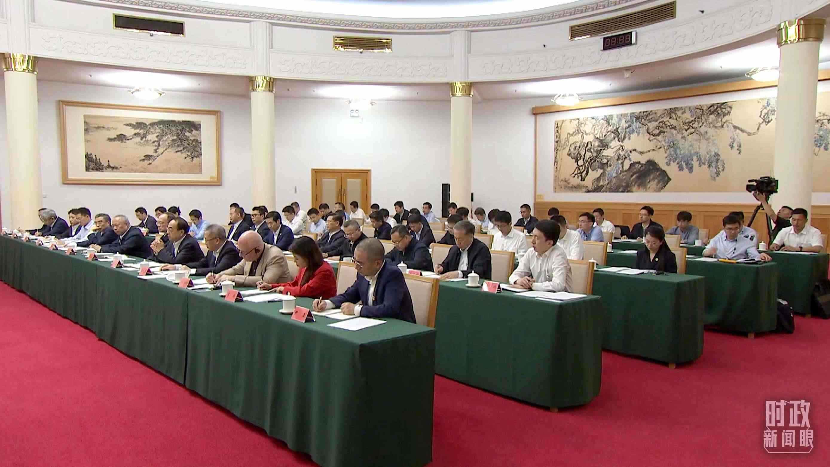 企業(yè)和專家座談會現(xiàn)場。