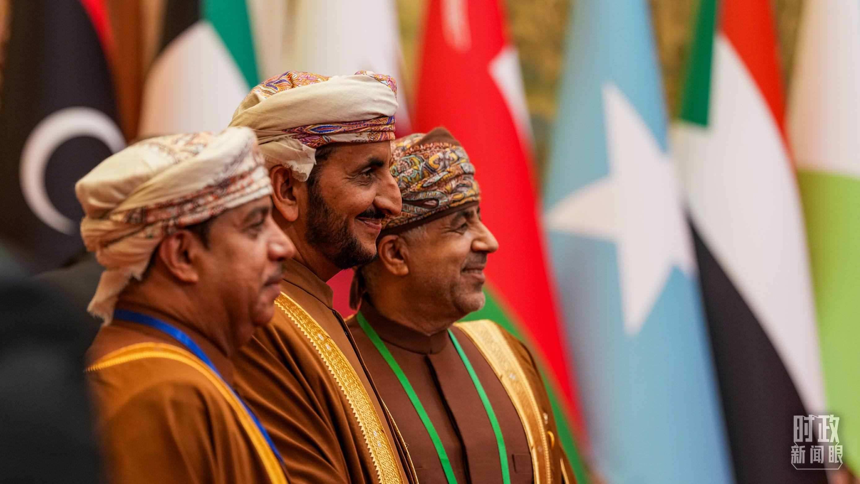 △與會(huì)代表在現(xiàn)場合影留念。（總臺(tái)國廣記者李晉拍攝）