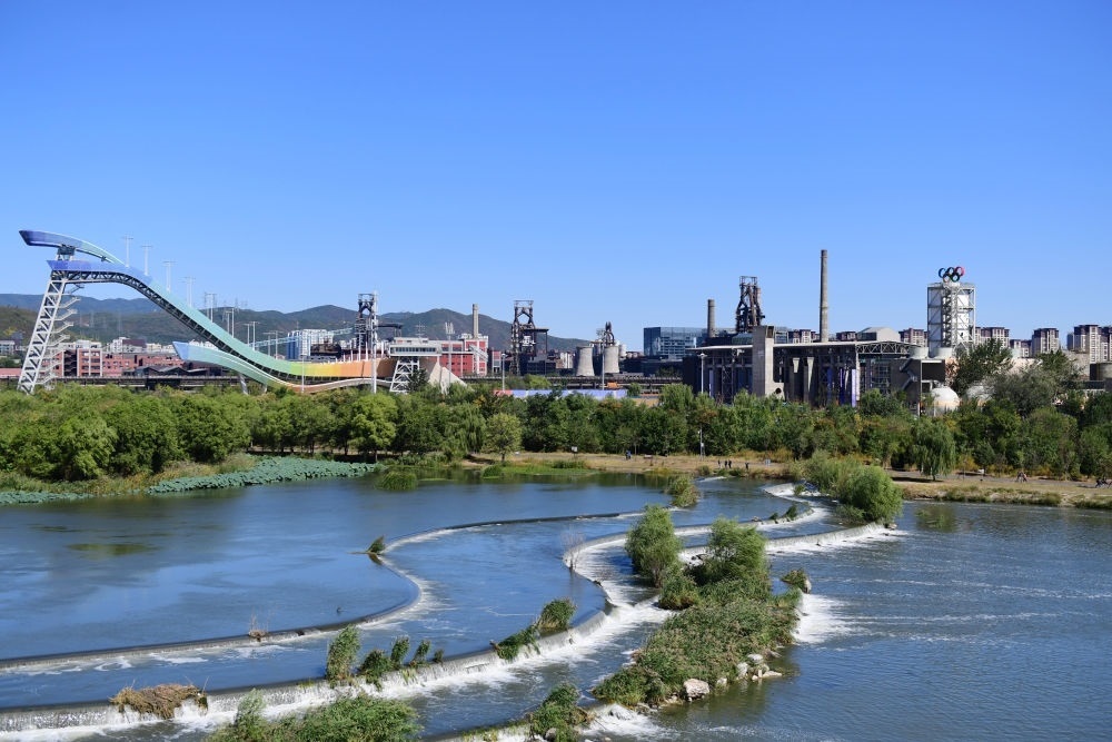 在北京首鋼園附近拍攝的永定河（2022年10月4日攝）。新華社記者 張晨霖 攝