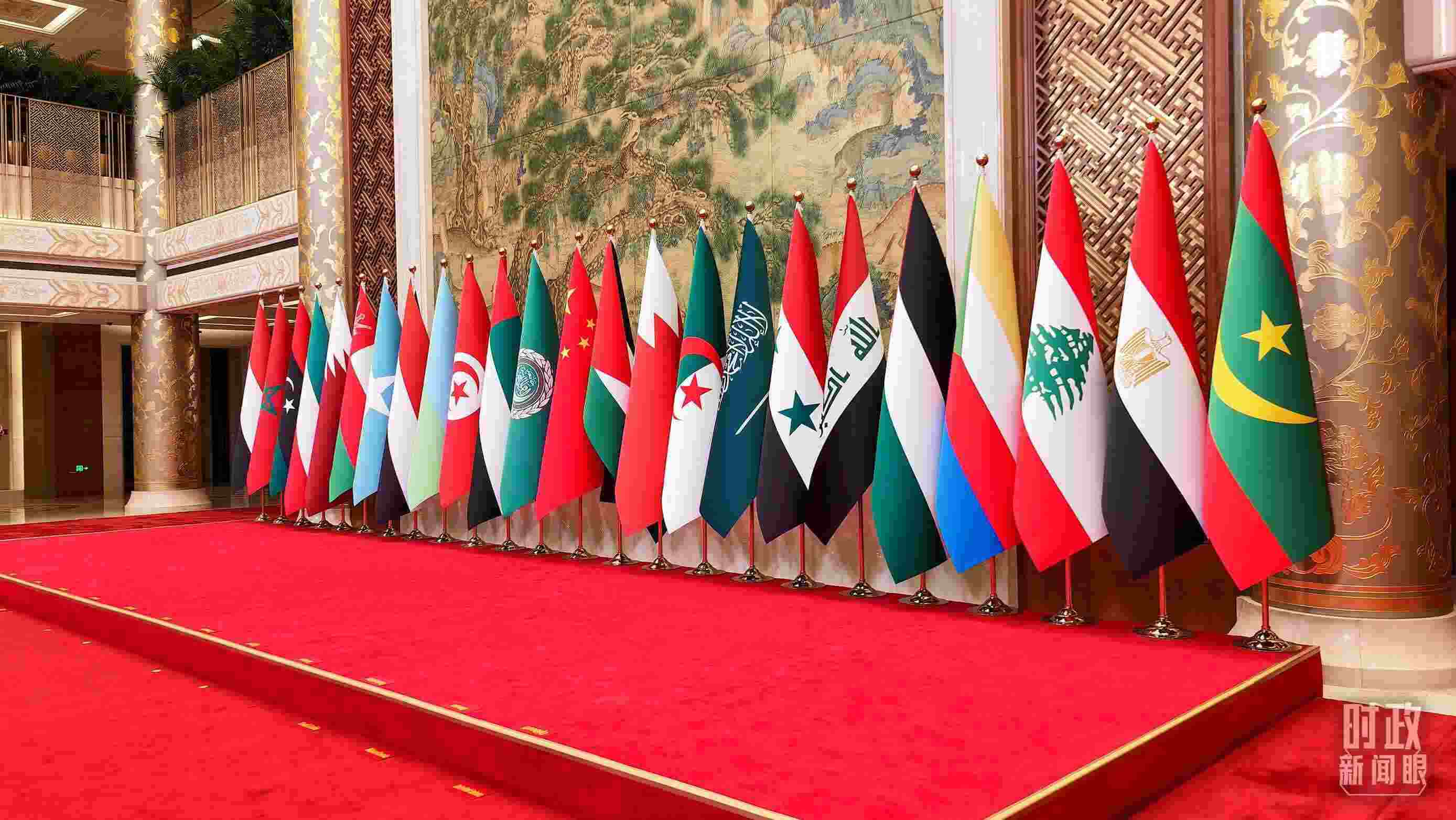 △會(huì)議現(xiàn)場的旗陣。（總臺(tái)央廣記者馬喆拍攝）