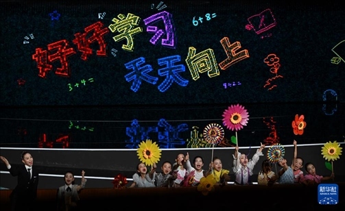 6月1日，演員在“我和祖國一起成長”主題演出活動中表演。新華社記者 金良快 攝