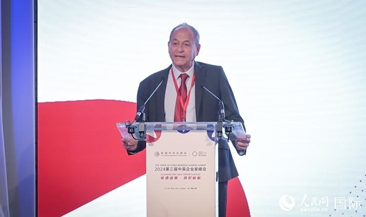 英國48家集團(tuán)俱樂部榮譽(yù)主席斯蒂芬·佩里致辭。人民網(wǎng) 郭錦標(biāo)攝