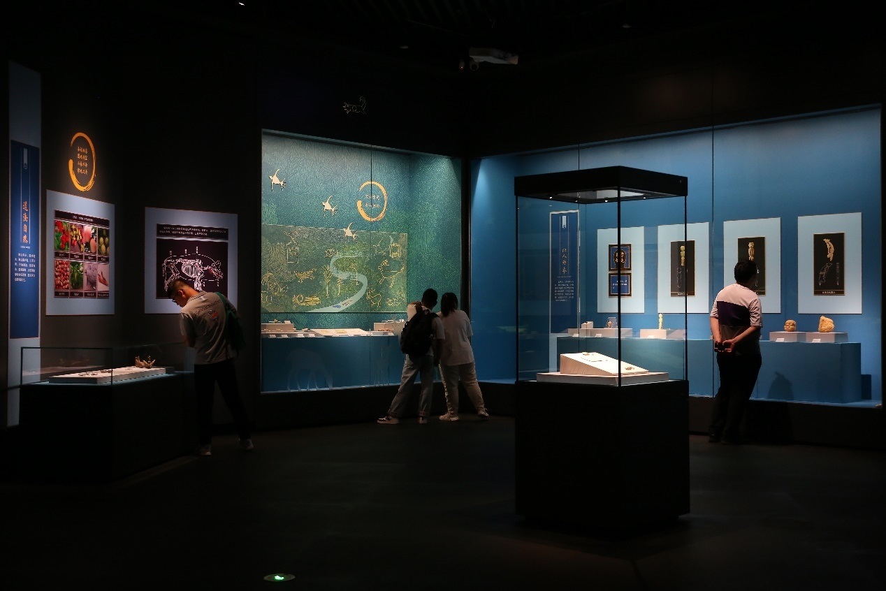 觀眾正在參觀展覽。國(guó)家文物局供圖