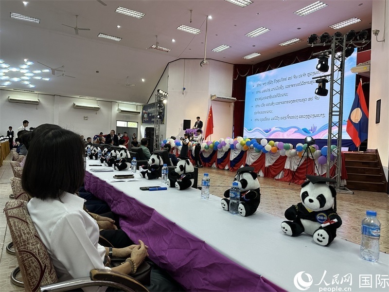 圖片：中老嘉賓在第二十三屆漢語橋世界大學(xué)生中文比賽老撾賽區(qū)決賽上致辭。孫廣勇攝