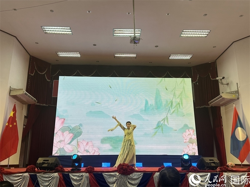 圖片：老撾選手參加第二十三屆漢語橋世界大學(xué)生中文比賽老撾賽區(qū)決賽。孫廣勇攝