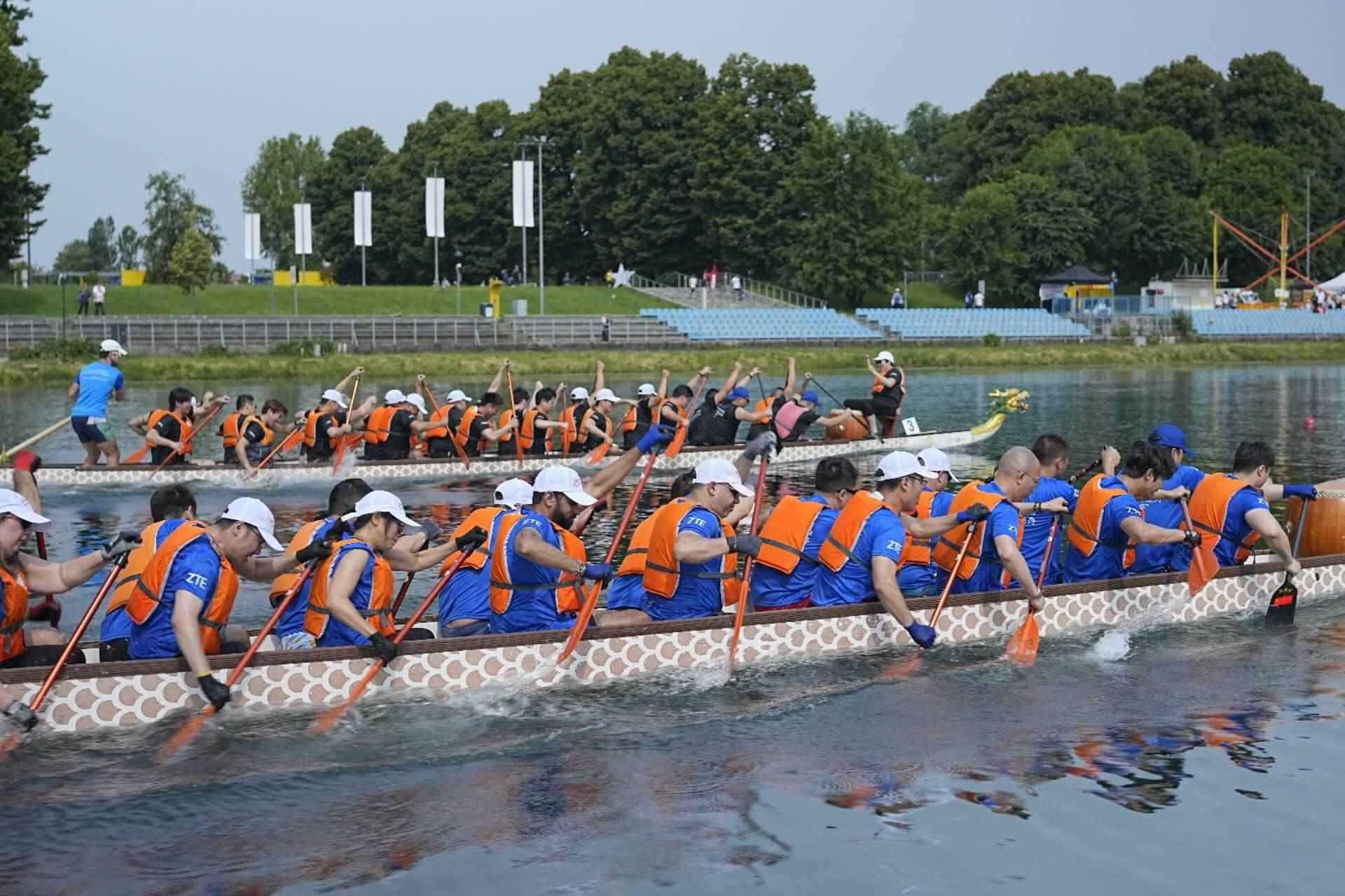 爭渡、爭渡，選手們你爭我奪，奮勇爭先。主辦方供圖