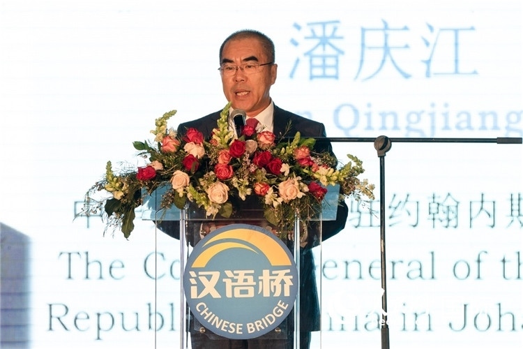 潘慶江總領(lǐng)事致辭。人民日?qǐng)?bào)非洲中心分社 希拉茲·莫林?jǐn)z